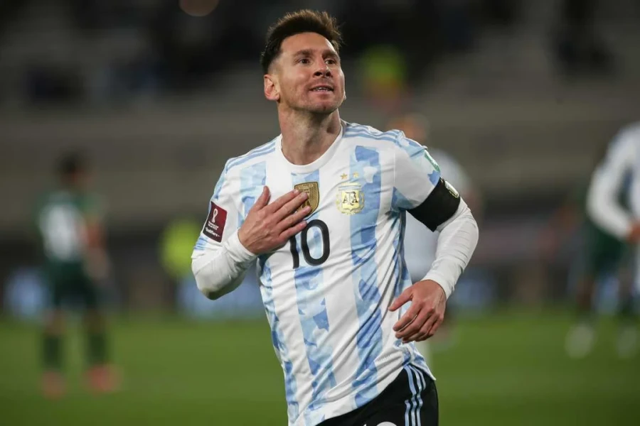 Adem&aacute;s de jugar al f&uacute;tbol con un talento inigualable, Messi afianza su rol como empresario,.