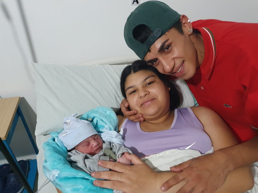 Ludmila y Milton junto a su hijo, Elian.