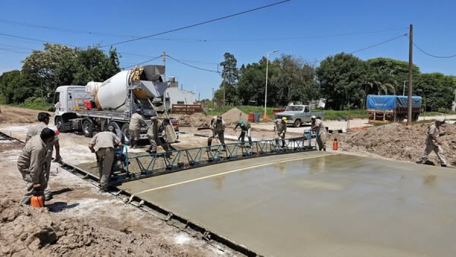 PAVIMENTACIÓN. Cuadrillas comunales dando cumplimiento a la labor.