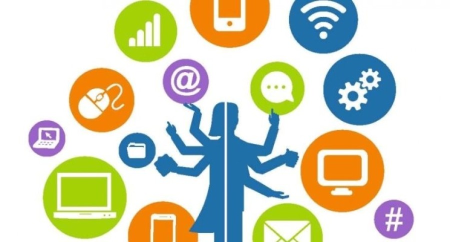 ACTUALIDAD. Estar hiper conectados a aparatos puede causar problemas de comunicación con el entorno cercano.