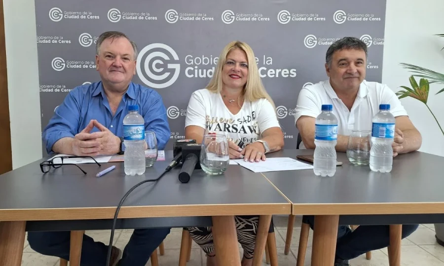 Felipe Michlig, Alejandra Dupouy y Marcelo González, durante el acto.