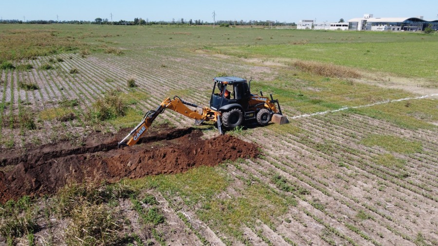 Maquinaria municipal trabajando en el sector.
