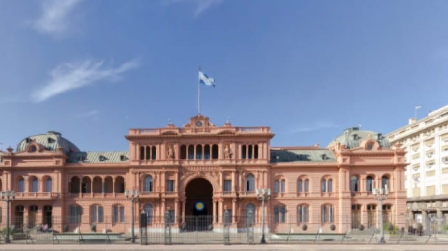 Lo planteó uno de los principales funcionarios libertarios con despacho en la Casa Rosada ante un grupo de periodistas acreditados