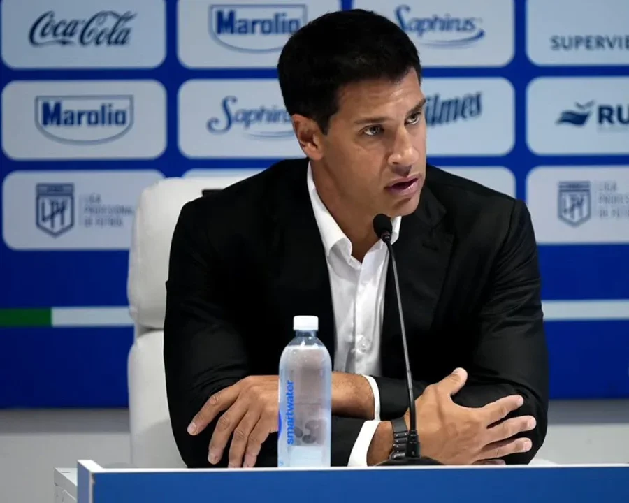Vélez presento a Sebastián Domínguez como su nuevo entrenador.