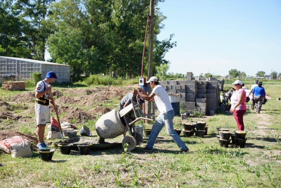 CONSTRUCCIÓN. Una postal que se reiteró hasta que lograron el objetivo.