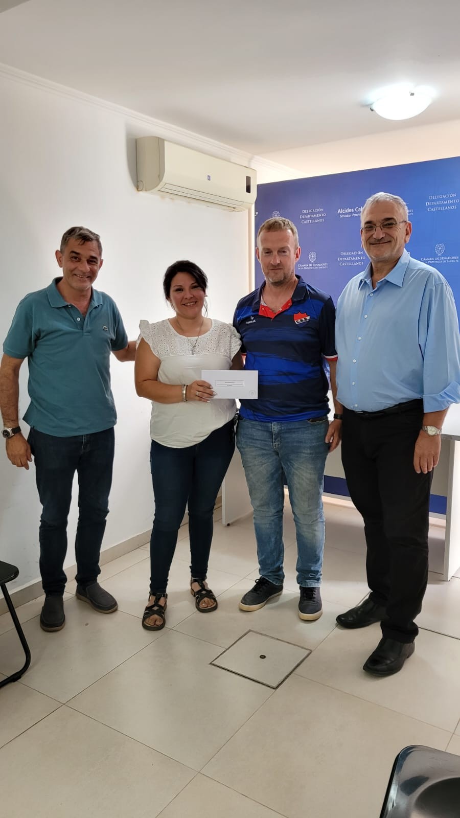 El legislador con algunos de los dirigentes durante el encuentro.