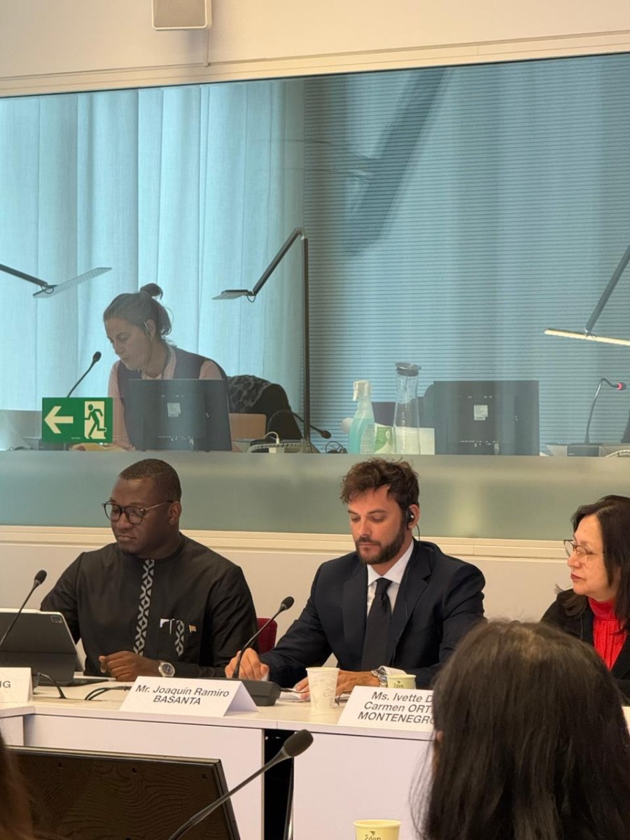 Joaquín Basanta exponiendo.