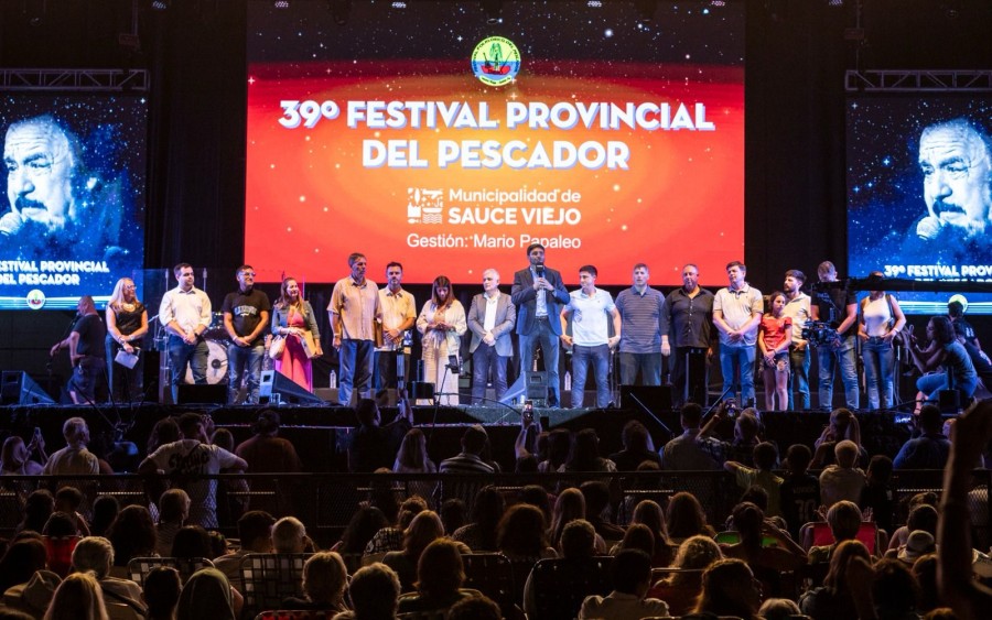El gobernador participó este sábado de la 39° edición del Festival del Pescador en Sauce Viejo.