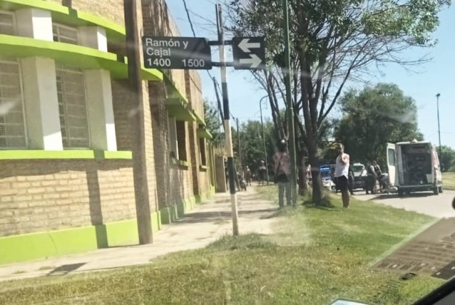 El siniestro vial fue a metros de la intersección de calles Joaquín V. González y Ramón y Cajal -barrio Italia-.