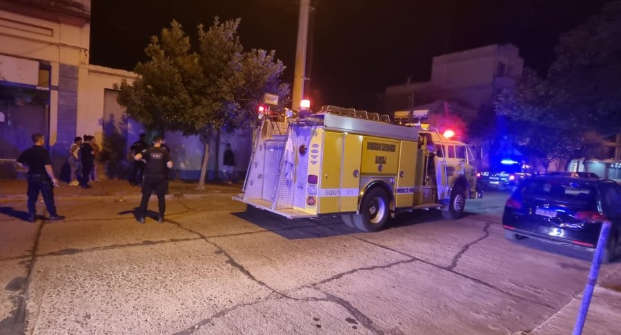 El fuego se desarrolló en el local gastronómico conocido como “El Tato”, ubicado en Bv. Lehmann y Almafuerte.