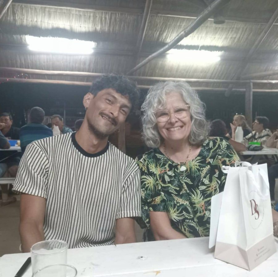 Un cálido encuentro sirvió para agradecer y reconocer a Lucas y Adriana.