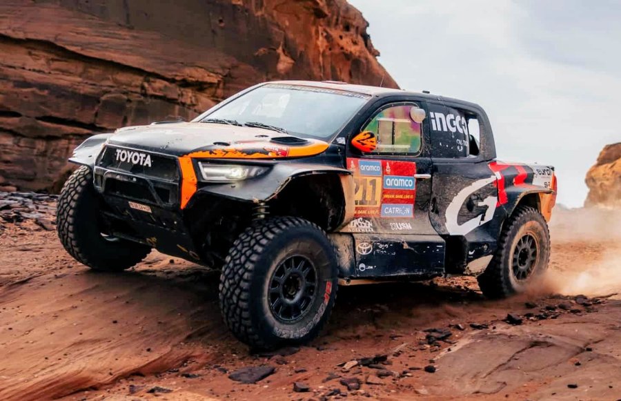 Henk Lategan - Brett Cummings recuperaron la punta en la general de Coches.