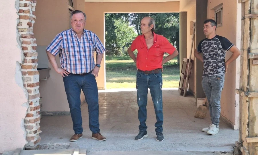 Recorriendo la obra en la Escuela Fortín .Ñanducita