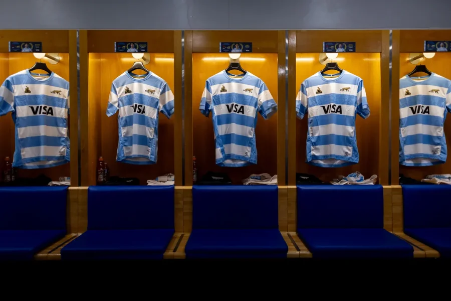 El fabricante de la camiseta de Los Pumas está en bancarrota y dejaría de entregarles camisetas.