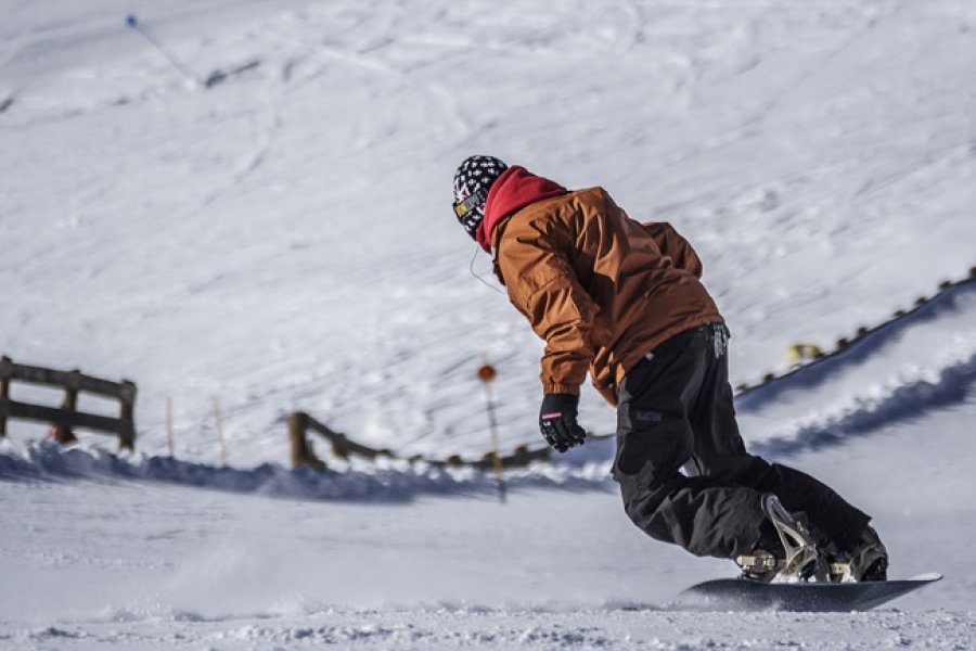Pr&aacute;ctica de snowboard.