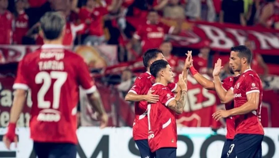 Los jugadores de Independiente celebran la goleada.