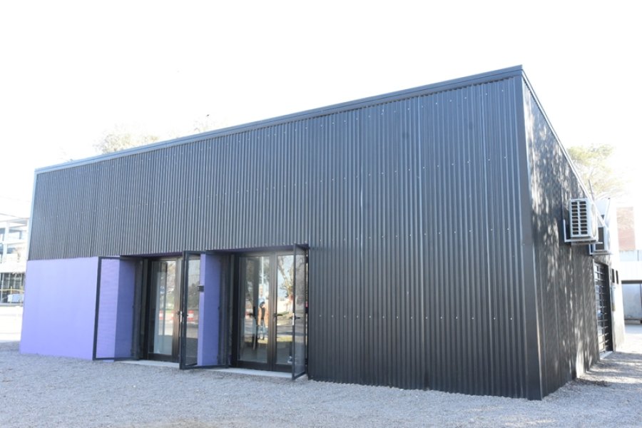 El Punto Violeta se ubica en bulevar Lehmann esquina Romitelli.