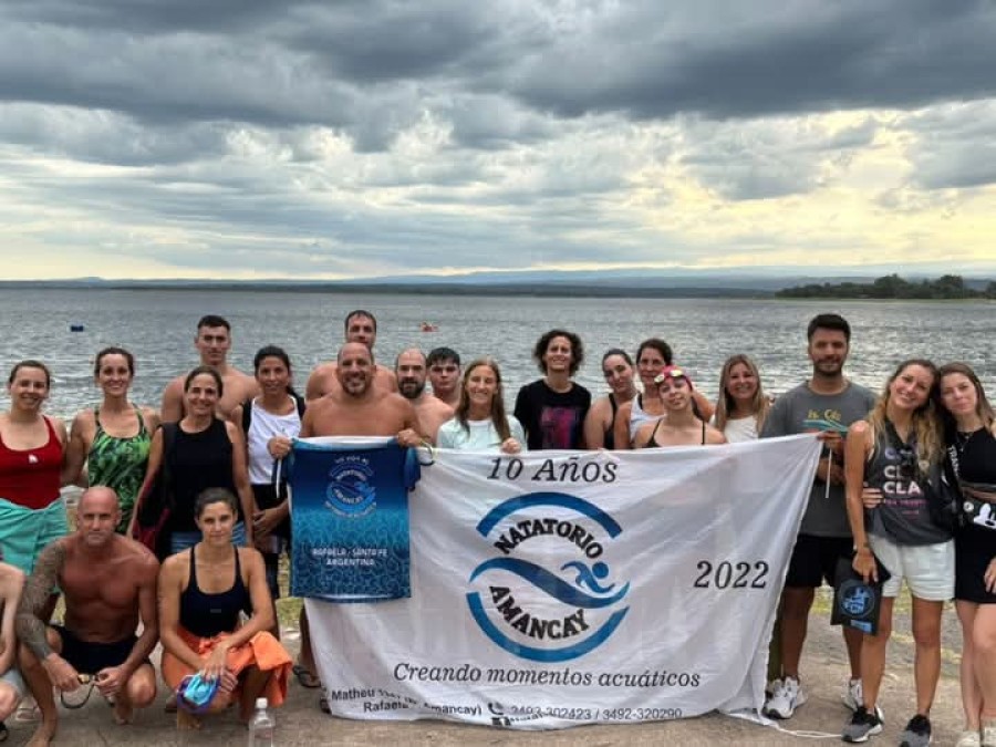 El Natatorio Amancay presentó una delegación de 38 nadadores en el tradicional Cruce del Lago