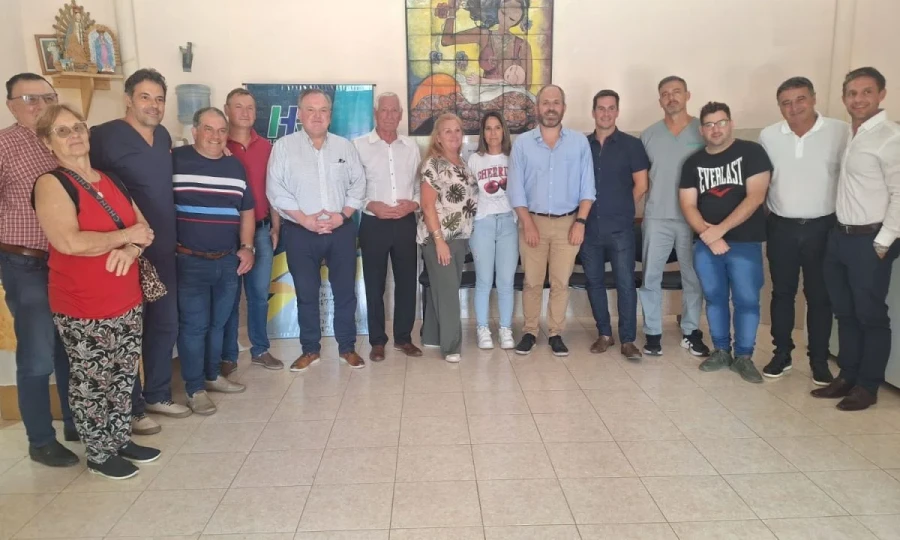 El grupo que participó del acto en el efector suardense.