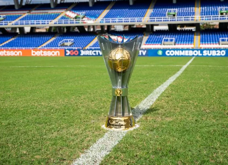 El trofeo que levantará el ganador del Sudamericano Sub 20.
