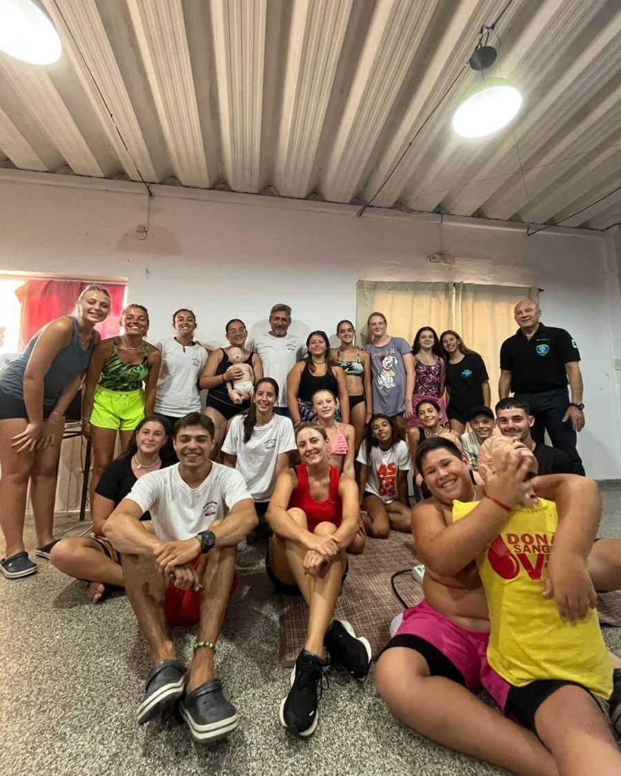 Los participantes junto a Hugo Cossa.