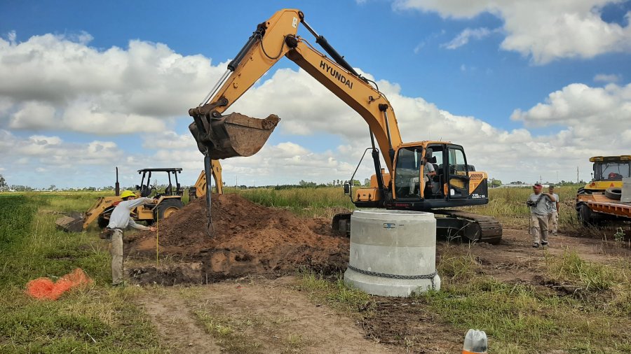SUNCHALOTE. Se trabaja intensamente en la infraestructura del loteo.