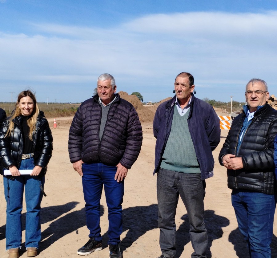 RECORRIDENDO LA RUTA. B&aacute;rbara Chivalero, Roberto Morel, H&eacute;ctor Perotti y Alcides Calvo.