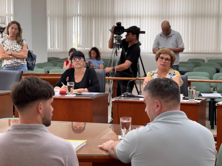 Las concejales del oficialismo, Alejandra Sagardoy y Mabel Fossatti. (FOTO PRENSA CONCEJO)