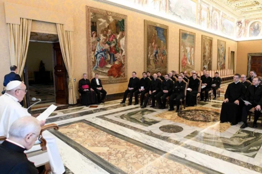 El Papa Francisco en audiencia con rectores de Seminarios Mayores y Preparatorios de Francia.