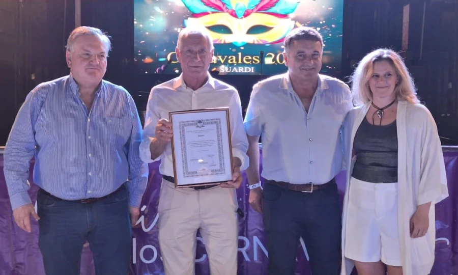 Felipe Michlig, Hugo Boscarol, Marcelo González y Sofía Masutti durante el segmento protocolar de la noche.