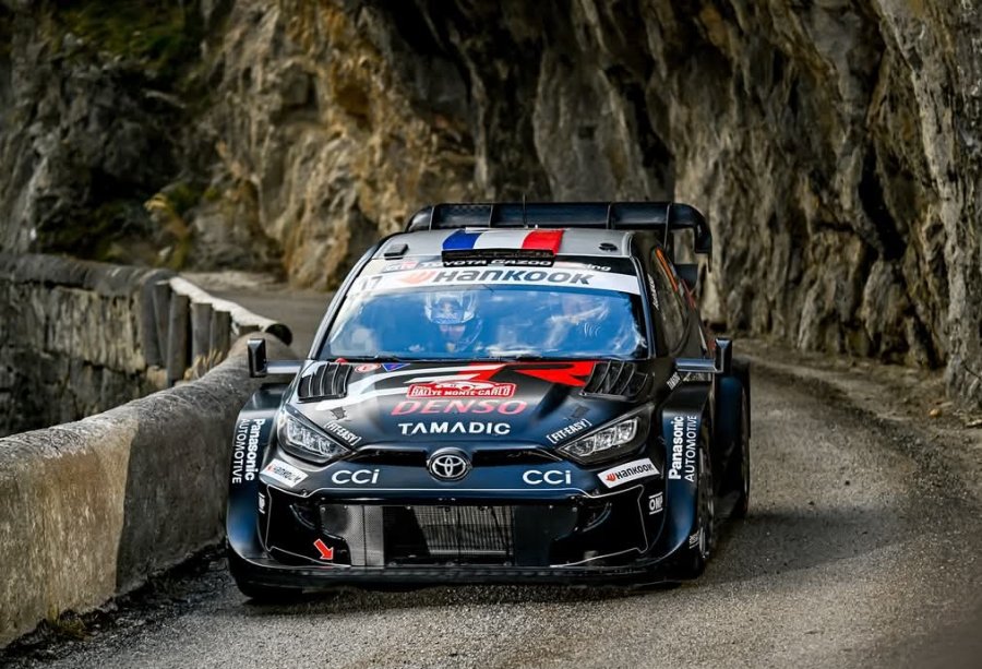 S&eacute;bastien Ogier y el Toyota Yaris marcan el ritmo en Montecarlo.