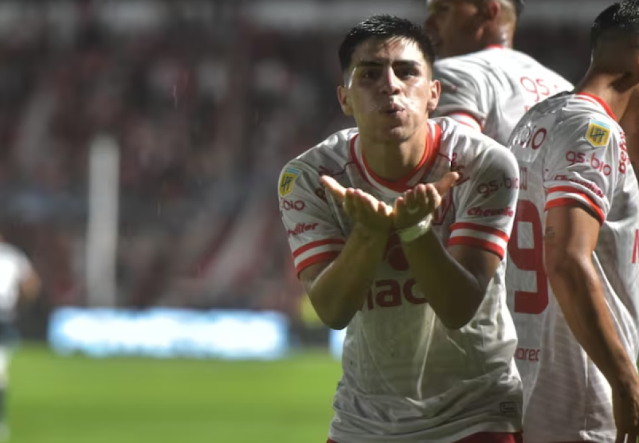 ALEX LUNA ANOTÓ EN SU DEBUT CON LA GLORIA