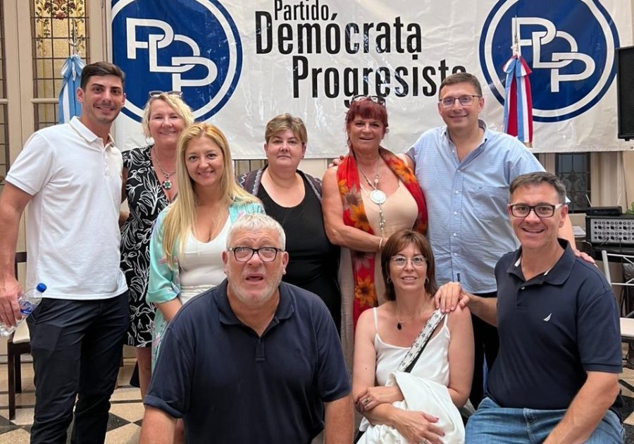 La delegaci&oacute;n de dirigentes del PDP de Rafaela que particip&oacute; del Congreso Provincial partidario.