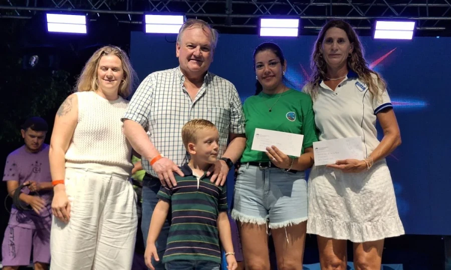 Instante del acto protocolar en el que fueron entregados los aportes.