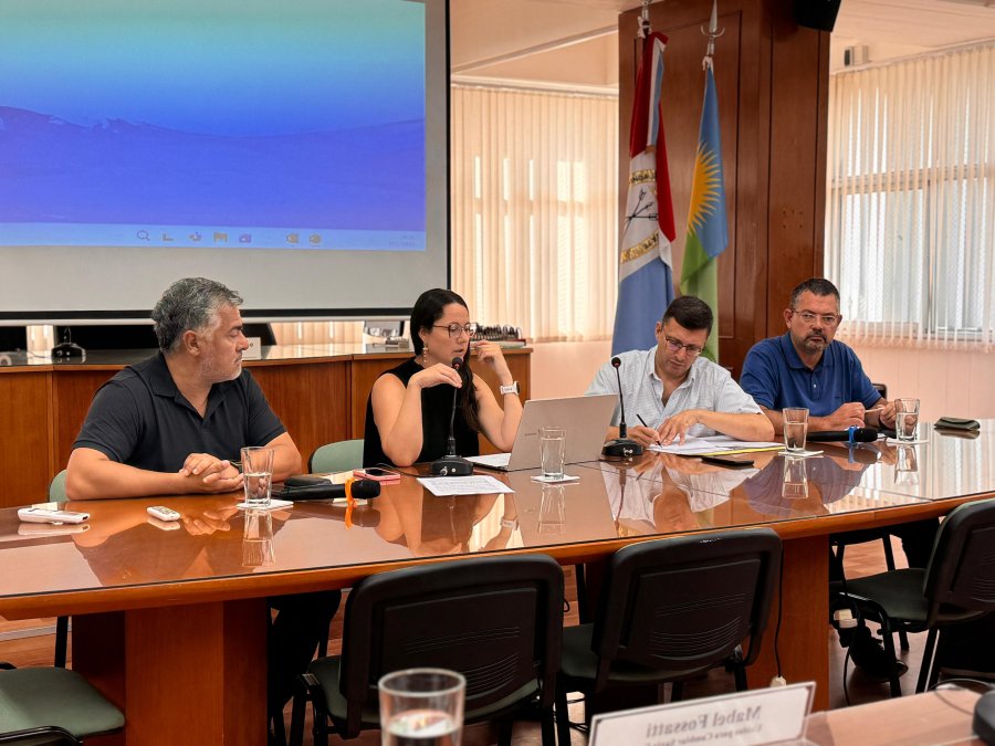 C&aacute;ceres, Vidal y Bottero junto al titular del Concejo, Lisandro M&aacute;rsico. (FOTO PRENSA CONCEJO)
