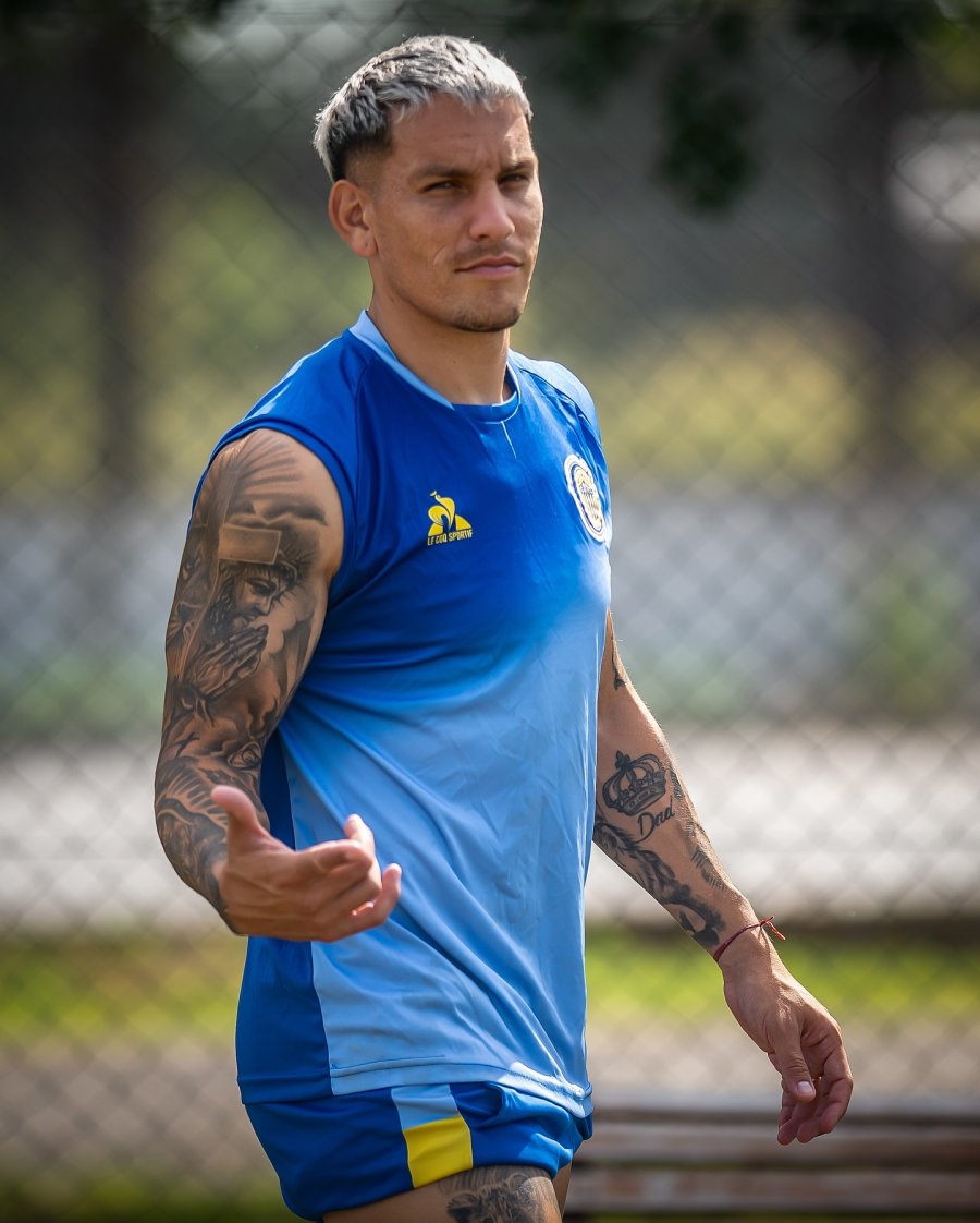 ENZO COPETTI. Viene de convertir en el debut para Central.