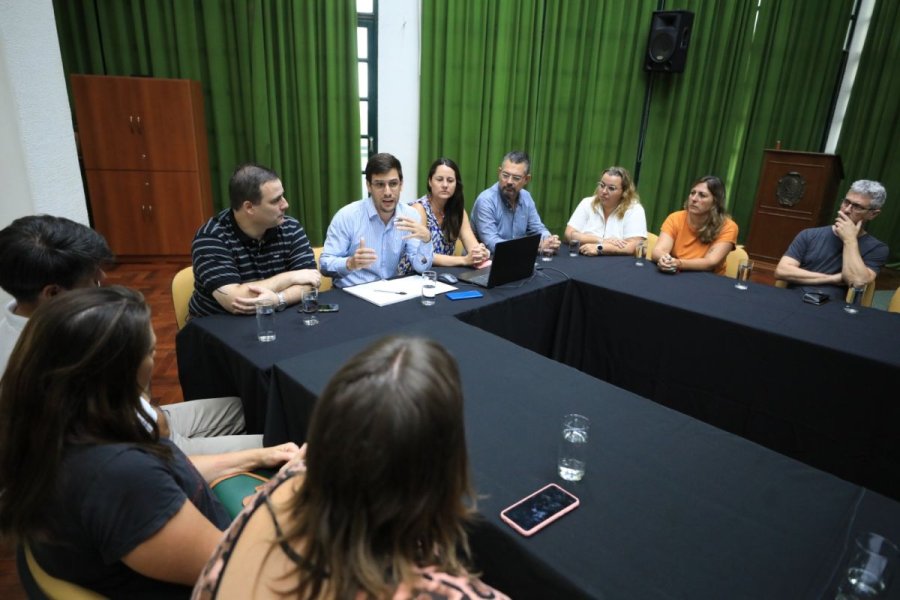 REUNION. Fue con autoridades vecinales y funcionarios.