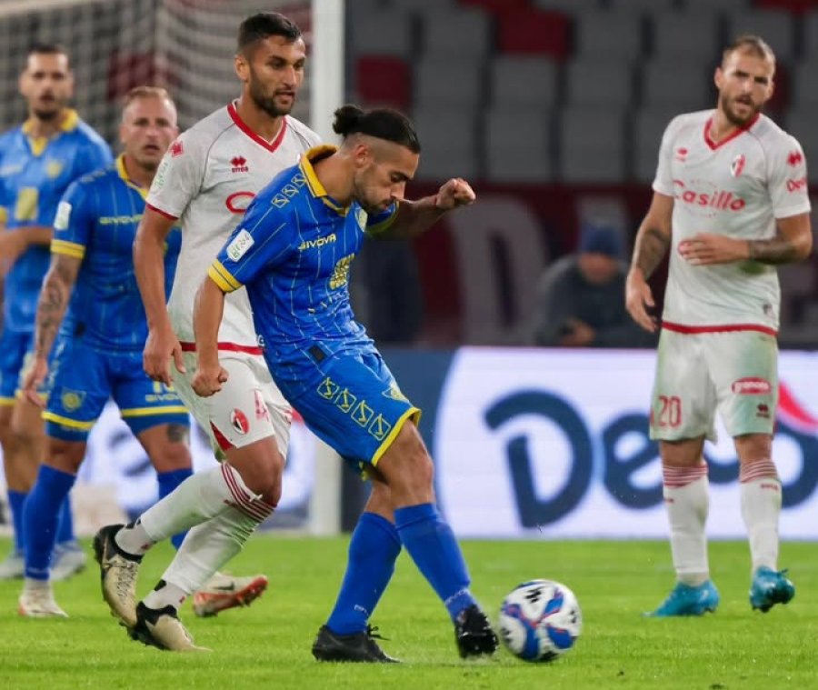 TAMBIEN SE DESTACA. Ex Atlético, Schiavi juega en un equipo ascendido de la Serie B.