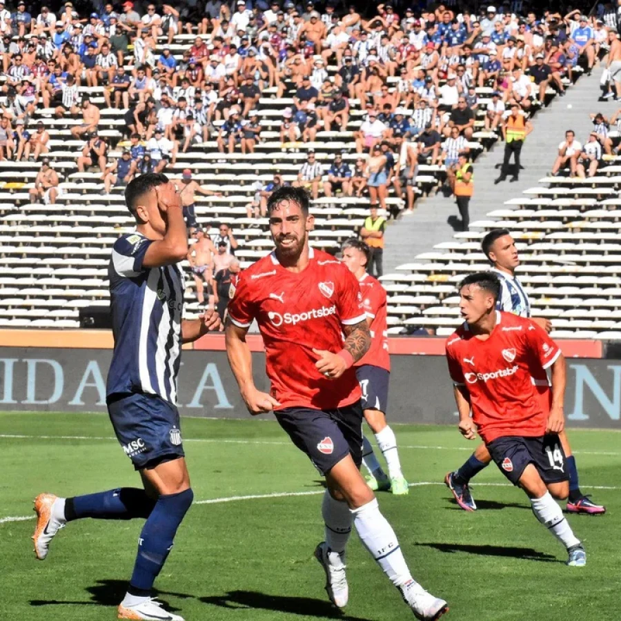 SEIS DE SEIS. El Rojo ganó un duelo importante en Córdoba.