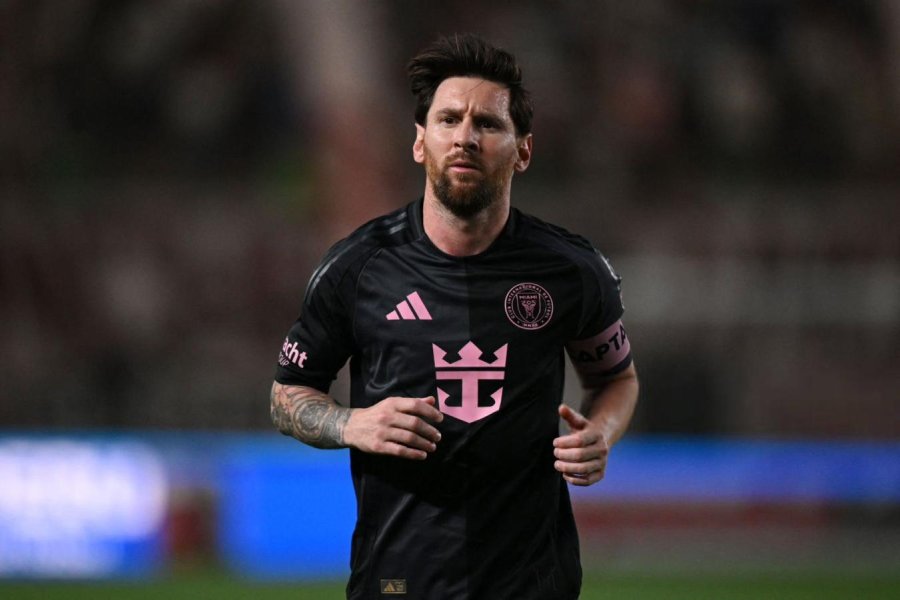 LIONEL MESSI FUE OVACIONADO EN PERÚ