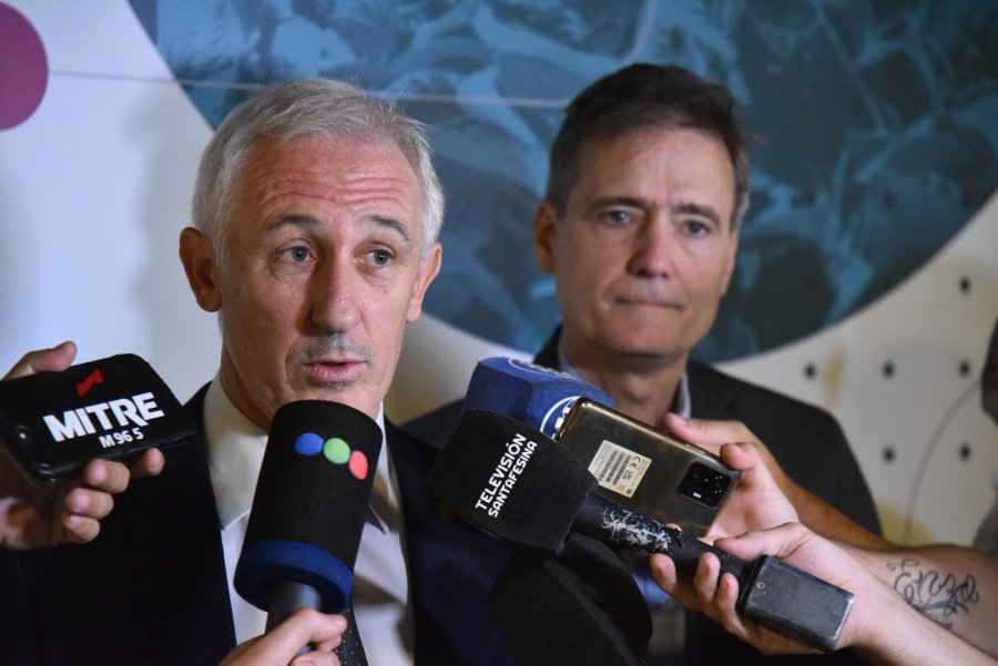 AUTORIDADES. El encuentro se realiz&oacute; en Rosario con funcionarios provinciales.