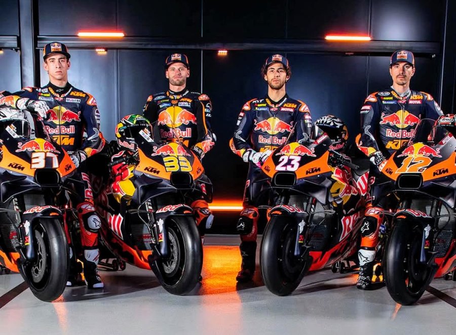 Pedro Acosta, Brad Binder, Enea Bastianini y Maverick Vi&ntilde;ales con las cuatro RC16.