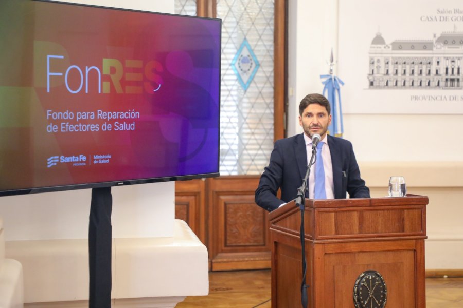 ACTO. El gobernador Pullaro encabez&oacute; la presentaci&oacute;n del programa en la capital santafesina.