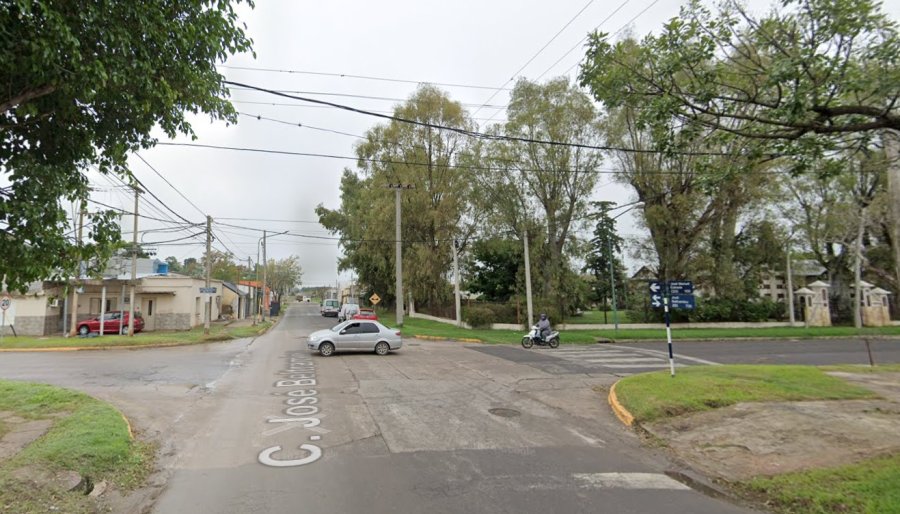 El robo fue cometido en la esquina de José Beltramino y Estrada, en el límite de los barrios Fátima y Villa Podio.