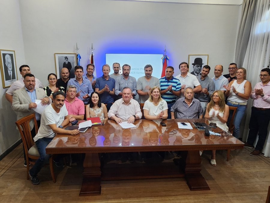 Los dirigentes de los partidos que conforman Unidos, hoy en Santa Fe.