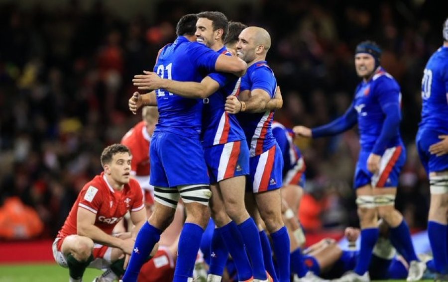 FRANCIA PASÓ POR ARRIBA A GALES