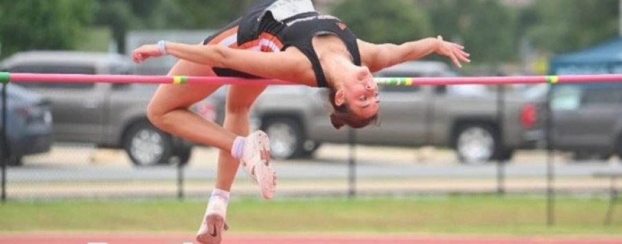 SALTADORA. Registr&oacute; 1m 67 en alto.