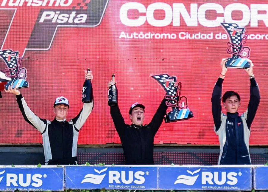 Lucio Rodríguez, Nicolás Benítez y Julián Martínez en el podio de la Clase 1.