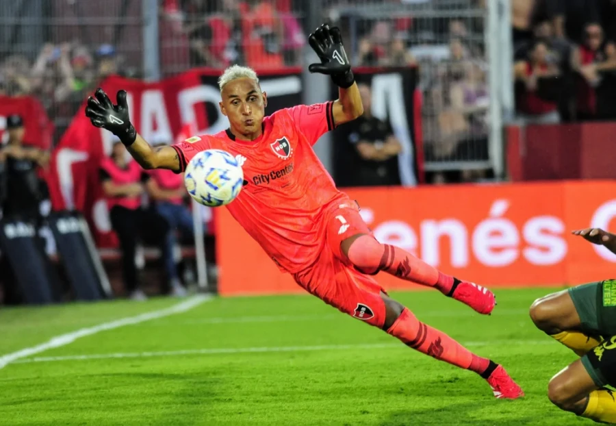 ESTRELLA. El arquero costarricense hizo su debut.