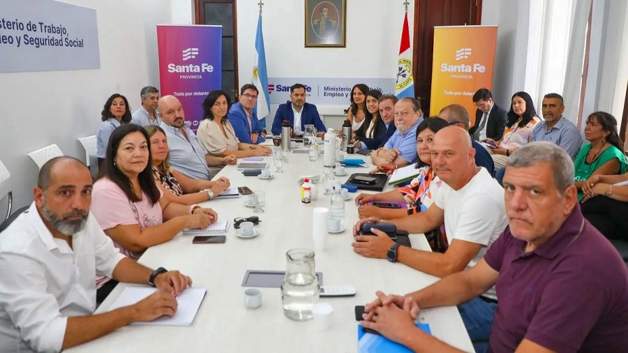 PARITARIAS EN SANTA FE. se confirmó la fecha de los primeros encuentros con docentes, estatales y Salud.